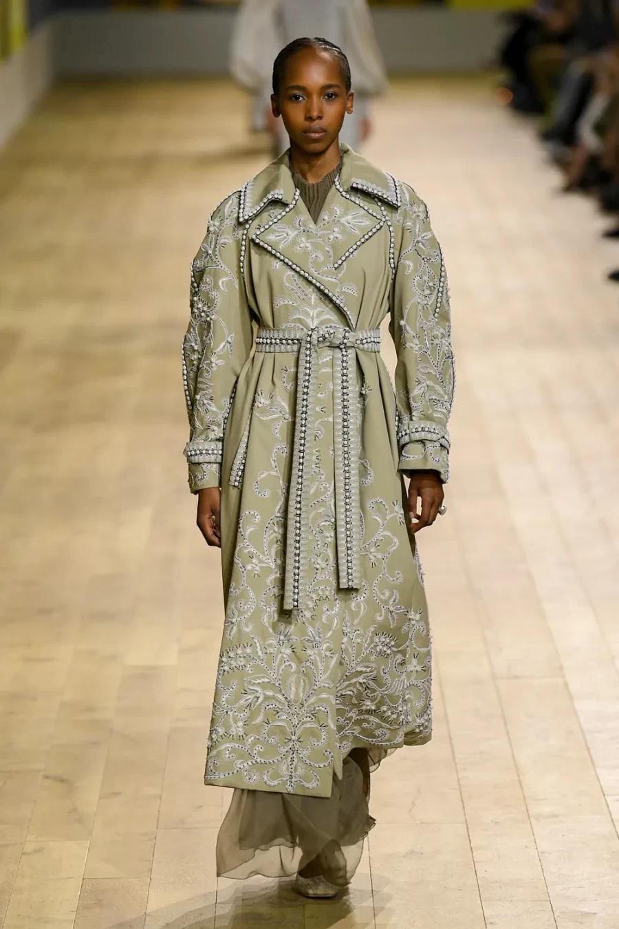 Haute Couture Fall 2022: Η Maria Crazia Chiuri ανέδειξε μία πιο wearable πλευρά της Υψηλής Ραπτικής -Δείτε όλα τα looks!- Φωτογραφία 28