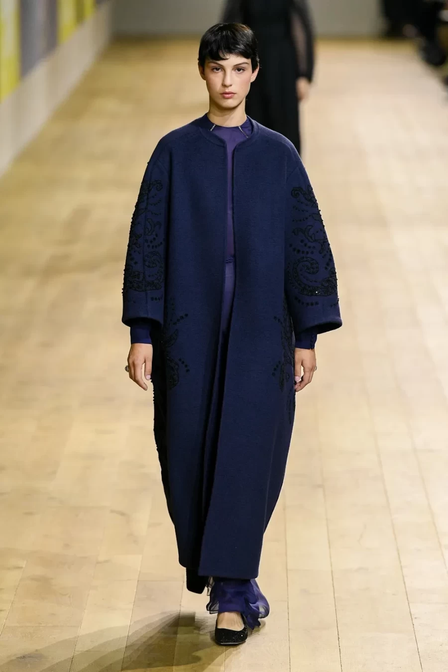 Haute Couture Fall 2022: Η Maria Crazia Chiuri ανέδειξε μία πιο wearable πλευρά της Υψηλής Ραπτικής -Δείτε όλα τα looks!- Φωτογραφία 51