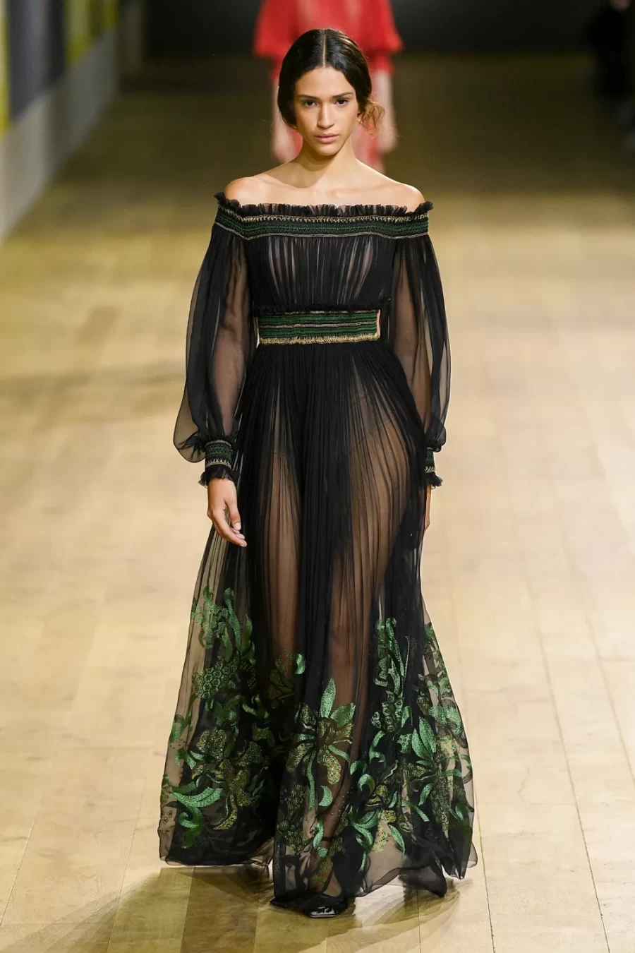 Haute Couture Fall 2022: Η Maria Crazia Chiuri ανέδειξε μία πιο wearable πλευρά της Υψηλής Ραπτικής -Δείτε όλα τα looks!- Φωτογραφία 65