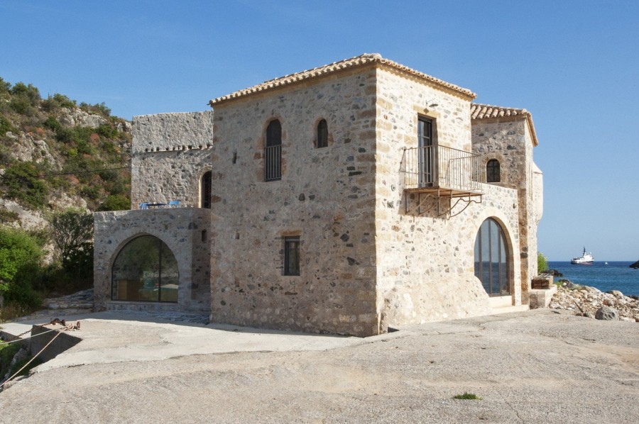 Μια σαγηνευτική κατοικία στην Καρδαμύλη της Πελοποννήσου αποτελεί το καταφύγιο των ονείρων μας- Φωτογραφία 1