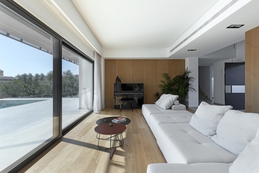 Μια κατοικία στην Καλαμάτα, «λουσμένη» στον ήλιο, είναι η επιτομή του μοντερνισμού- Φωτογραφία 5