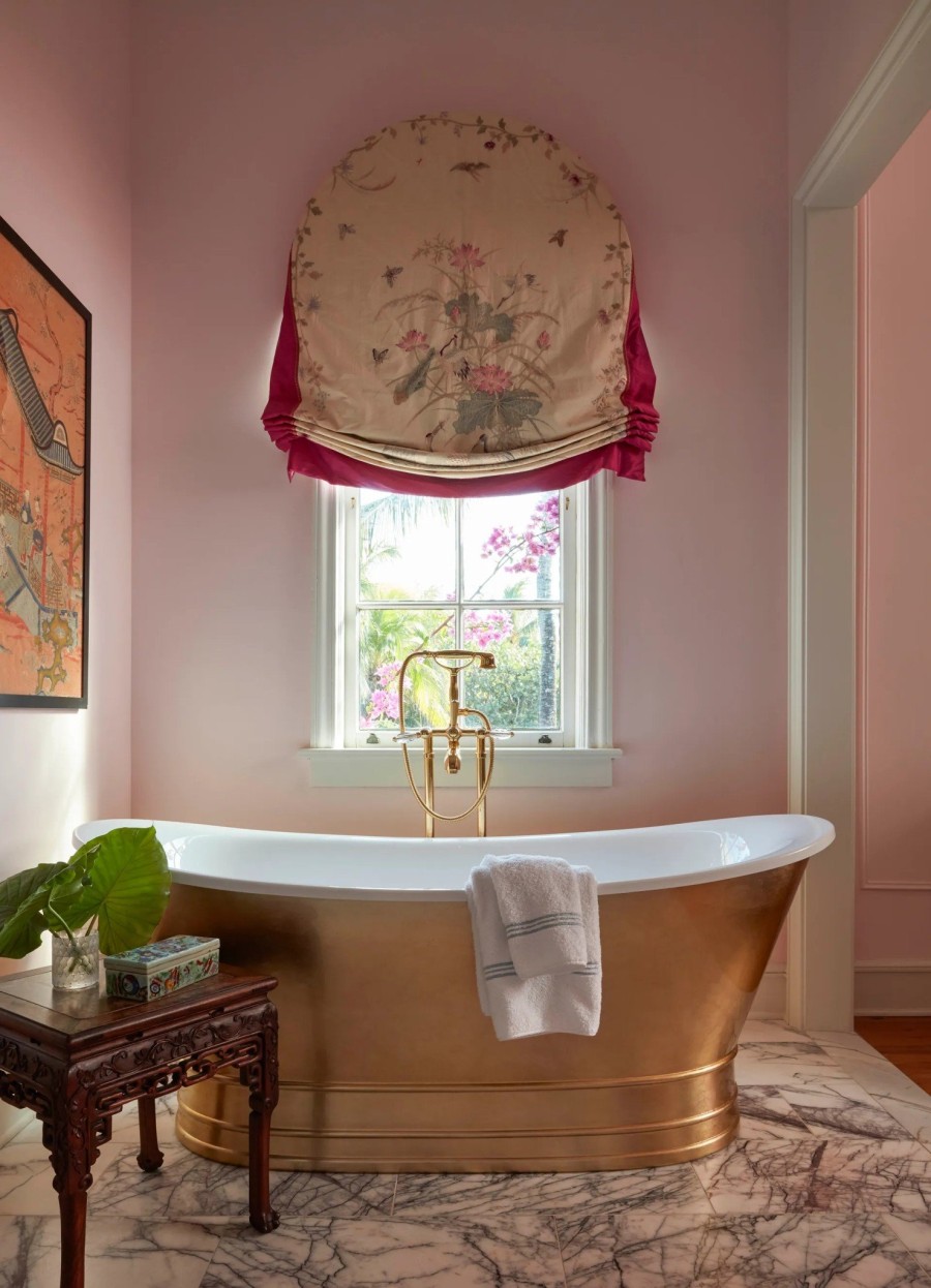 Μια ρομαντική κατοικία στη Florida θυμίζει παλάτι «πλημμυρισμένο» από λουλούδια- Φωτογραφία 5