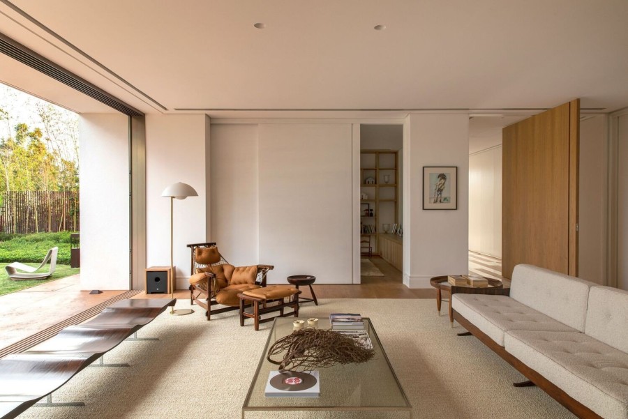 Μια κατοικία «βυθισμένη» στο πράσινο υμνεί το slow living- Φωτογραφία 2