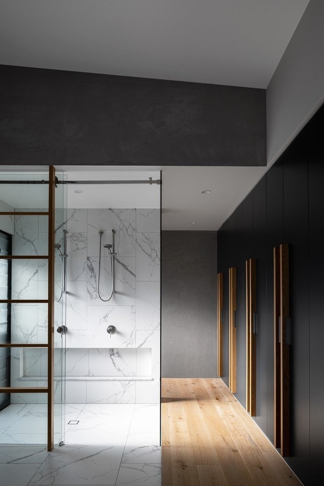 Μια πολυτελής κατοικία συνδυάζει ιδανικά τη μοντέρνα αισθητική με τα natural στοιχεία- Φωτογραφία 2