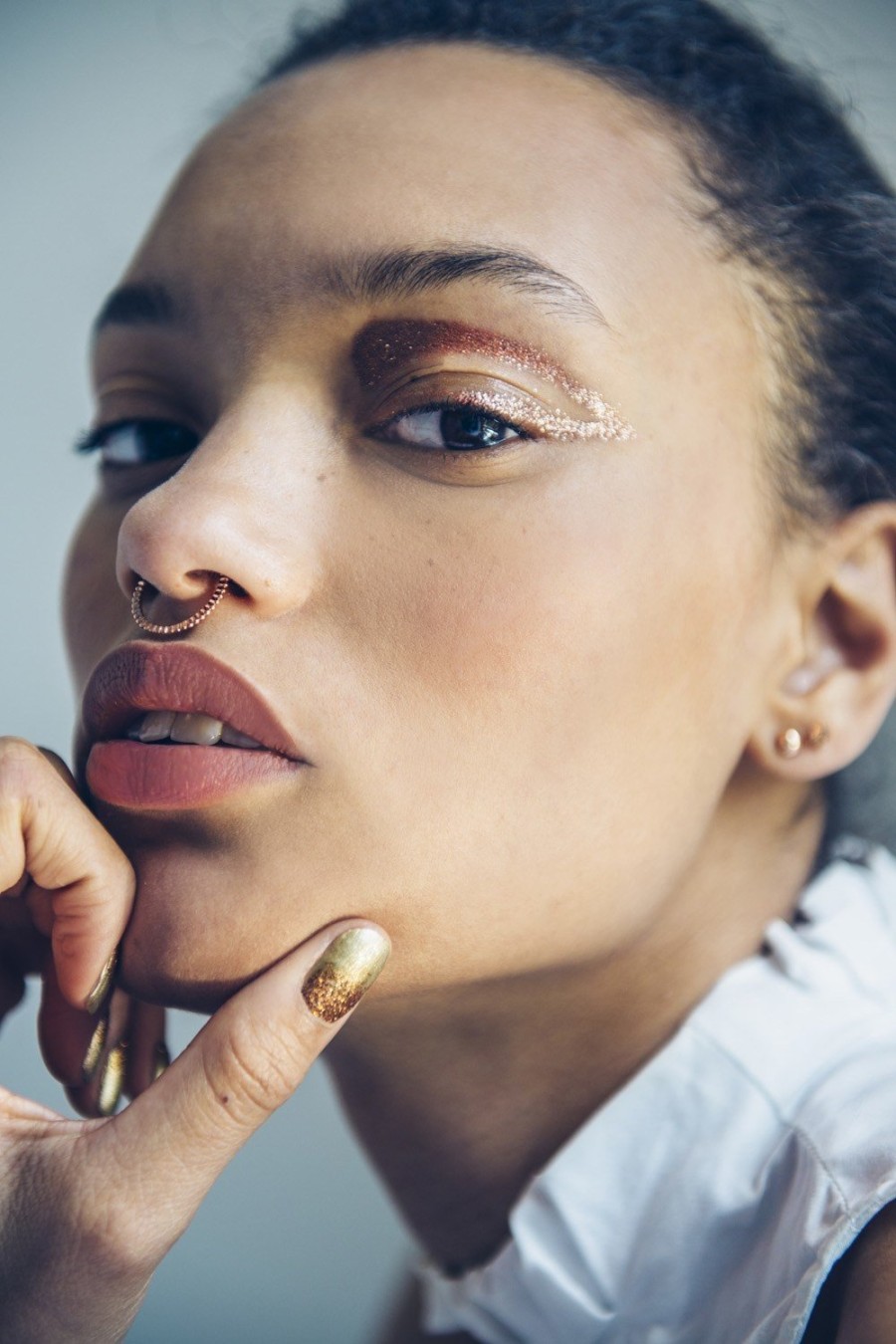 Glitter graphic eyeliner