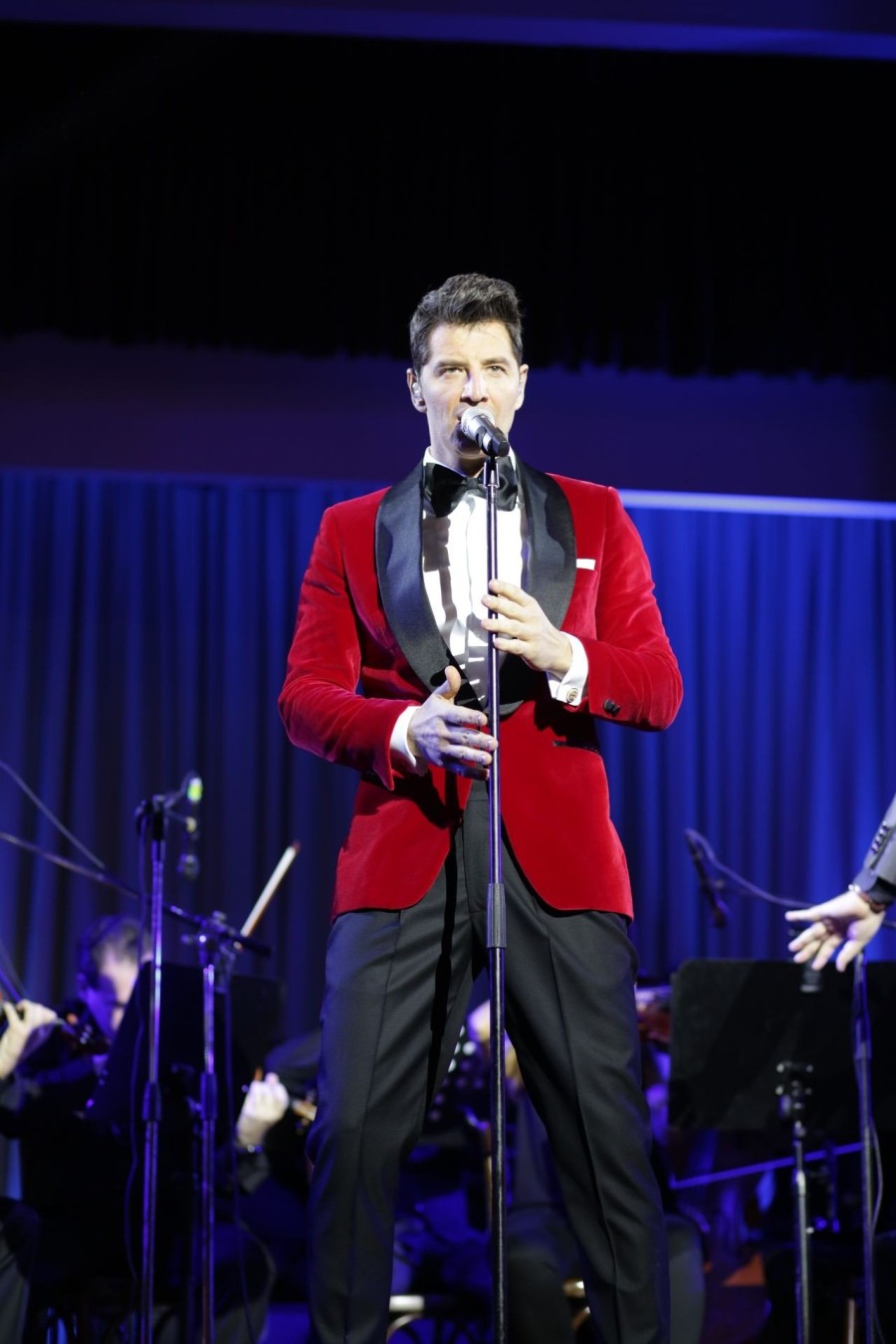 Ο Σάκης Ρουβάς και η Apivita στο ωραιότερο χριστουγεννιάτικο πάρτι για το Όραμα Ελπίδας - Φωτογραφία 1