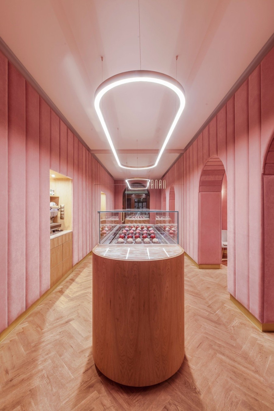 Μια ονειρική patisserie στην Πολωνία εμπνευσμένη από το γλυκό éclair- Φωτογραφία 7