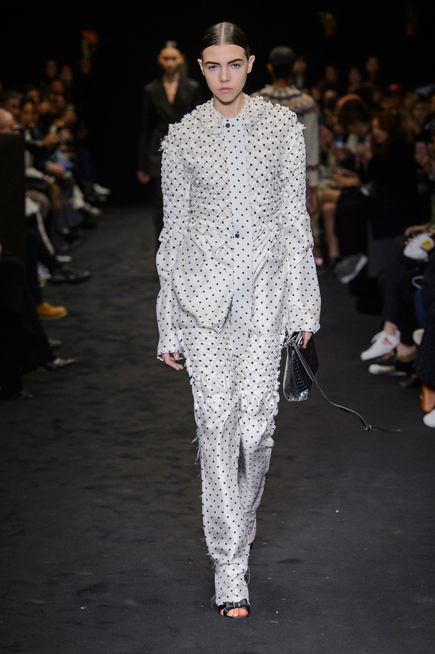 Το κλασικό polka dot στις FW17 πασαρέλες πιο ανανεωμένο από ποτέ - Φωτογραφία 7