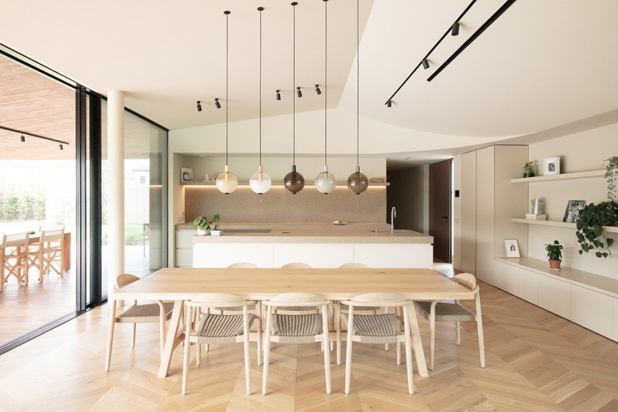 Ένα καλοκαιρινό καταφύγιο στην Ιταλία «υποκλίνεται» στον μινιμαλισμό- Φωτογραφία 1