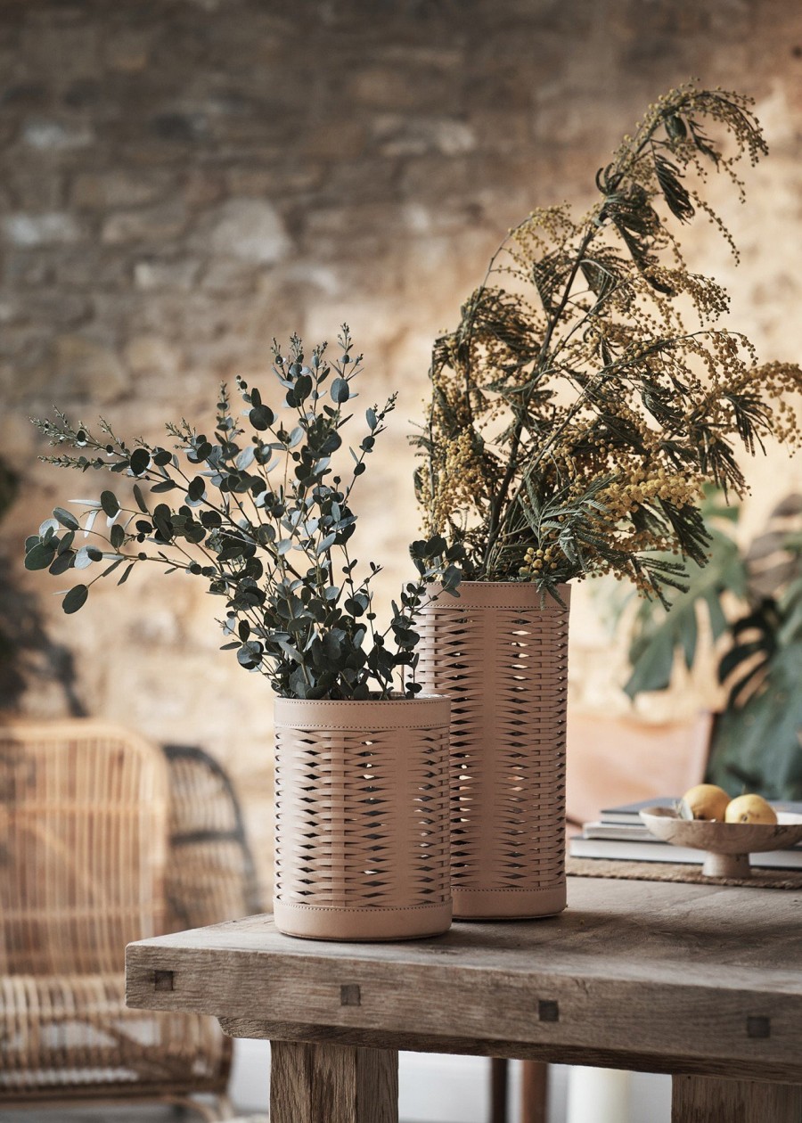 Η Χριστίνα Μαρτίνη των Ancient Greek Sandals μάς υποδέχεται στο προσωπικό της ορμητήριο στην Κέρκυρα- Φωτογραφία 2