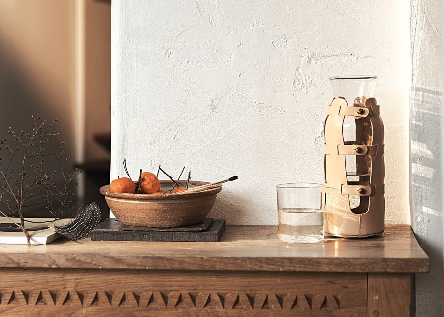 Η Χριστίνα Μαρτίνη των Ancient Greek Sandals μάς υποδέχεται στο προσωπικό της ορμητήριο στην Κέρκυρα- Φωτογραφία 1