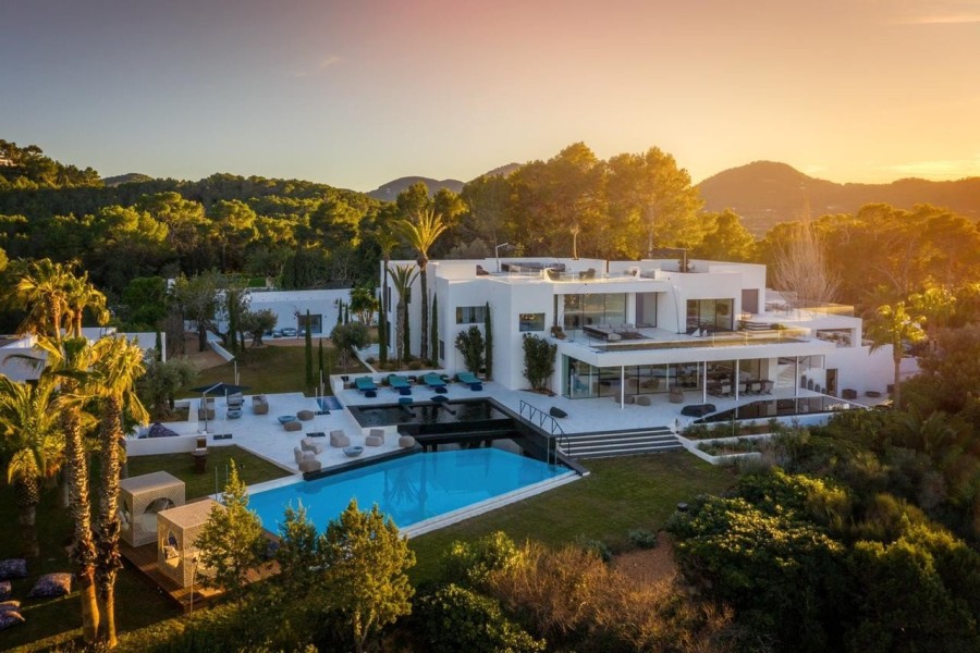 Μια βίλα στην Ibiza αποτελεί υπόδειγμα υψηλής αισθητικής κι εντυπωσιάζει με «ψευδαισθήσεις» στη διακόσμηση - Φωτογραφία 2