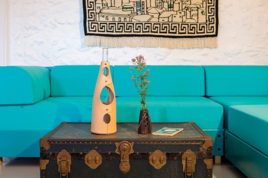 Η Χριστίνα Μαρτίνη των Ancient Greek Sandals μάς υποδέχεται στο προσωπικό της ορμητήριο στην Κέρκυρα- Φωτογραφία 4