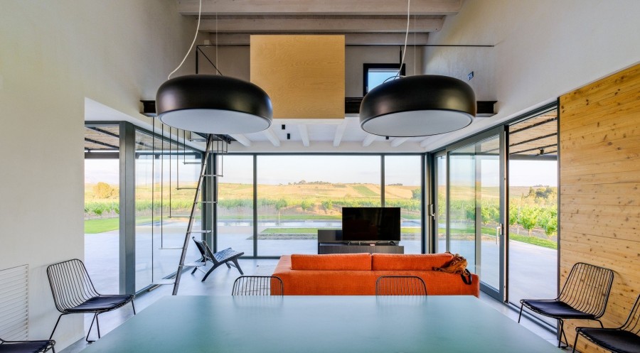 Μια minimal κατοικία ανάμεσα στους αμπελώνες της Ιταλίας γίνεται υπόδειγμα σύγχρονου design- Φωτογραφία 2