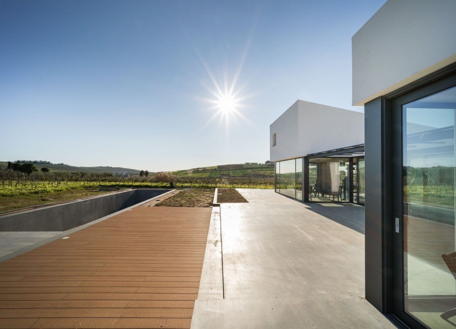 Μια minimal κατοικία ανάμεσα στους αμπελώνες της Ιταλίας γίνεται υπόδειγμα σύγχρονου design- Φωτογραφία 1