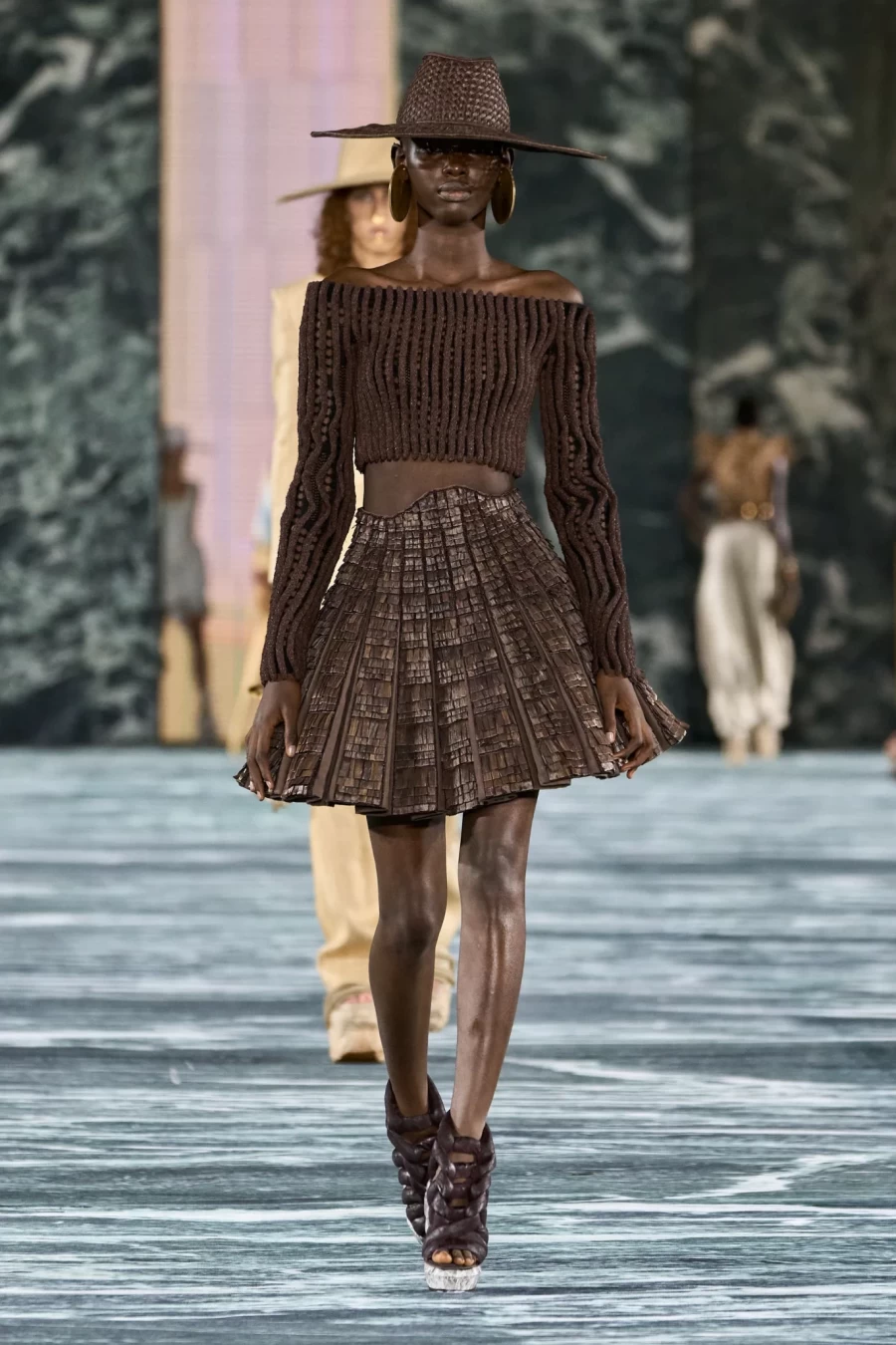 Η εμφάνιση της Cher στο show του Balmain στην PFW ήταν η καλύτερη στιγμή του Fashion Month - Φωτογραφία 6