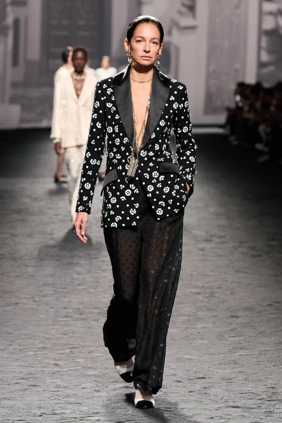 PFW: Η Virginie Viard χάρισε στη γυναίκα της Chanel τη λάμψη που της αξίζει- Φωτογραφία 3