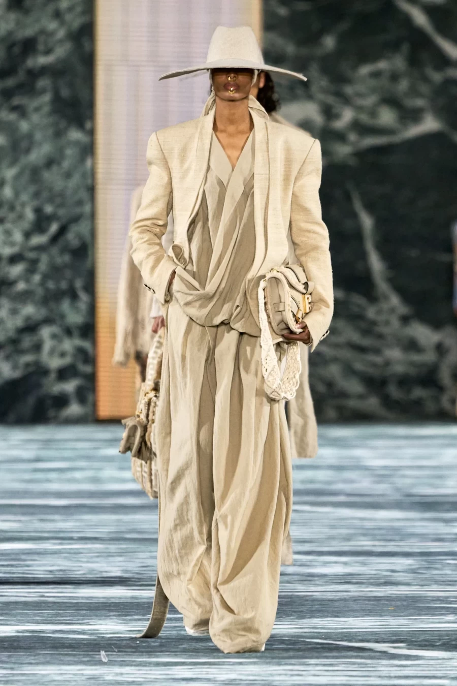 Η εμφάνιση της Cher στο show του Balmain στην PFW ήταν η καλύτερη στιγμή του Fashion Month - Φωτογραφία 9