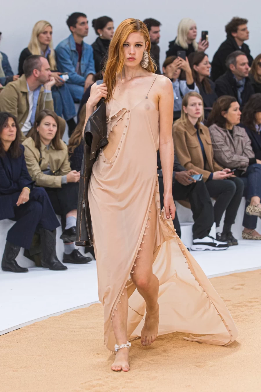 Η εμφάνιση της Cher στο show του Balmain στην PFW ήταν η καλύτερη στιγμή του Fashion Month - Φωτογραφία 5