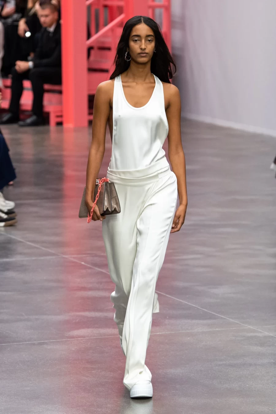 Milan Report: Η Max Mara μας «ταξίδεψε» με τις δημιουργίες της στην ιταλική ριβιέρα του 1930- Φωτογραφία 6