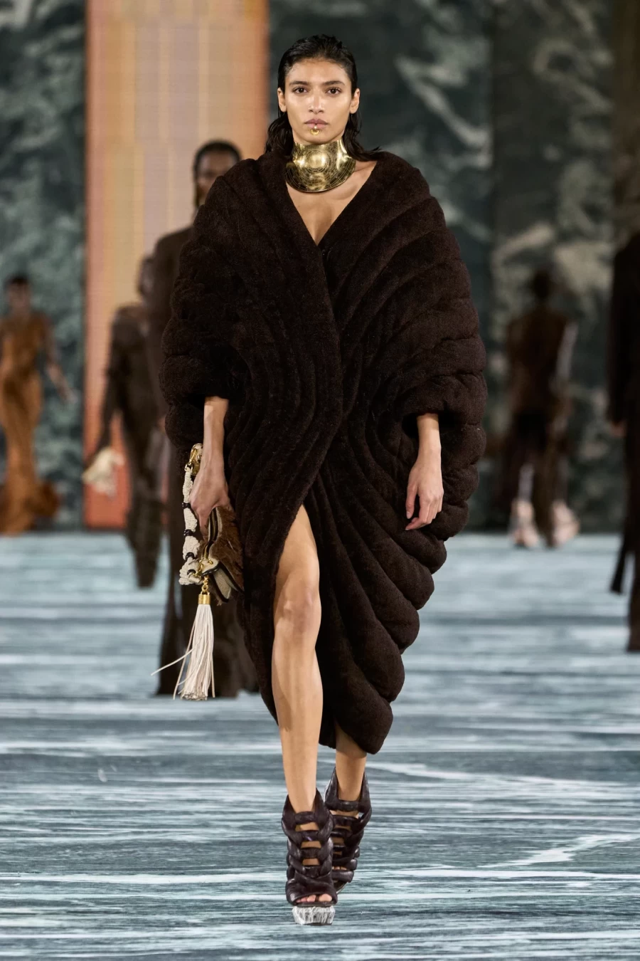 Η εμφάνιση της Cher στο show του Balmain στην PFW ήταν η καλύτερη στιγμή του Fashion Month - Φωτογραφία 10