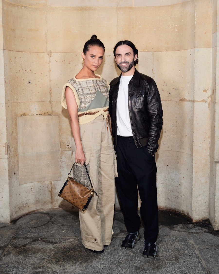 PFW: Tα πιο fashionable backstage looks από το show του Louis Vuitton - Φωτογραφία 4
