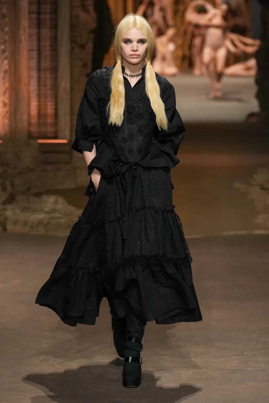 H Paris Fashion Week σήκωσε αυλαία μ' ένα καθηλωτικό show από τον οίκο Dior- Φωτογραφία 1