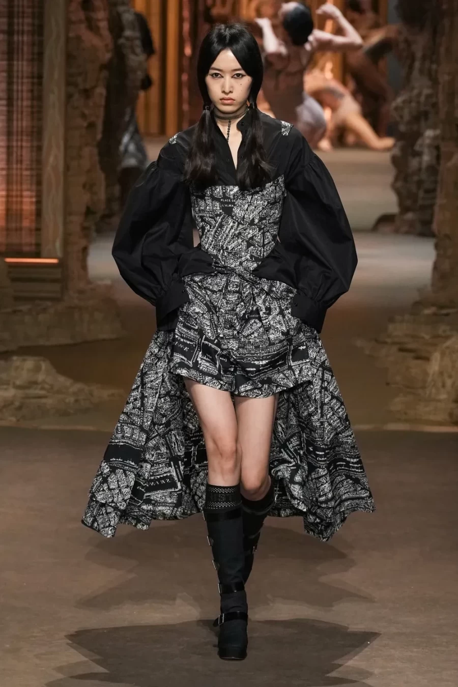 H Paris Fashion Week σήκωσε αυλαία μ' ένα καθηλωτικό show από τον οίκο Dior- Φωτογραφία 4