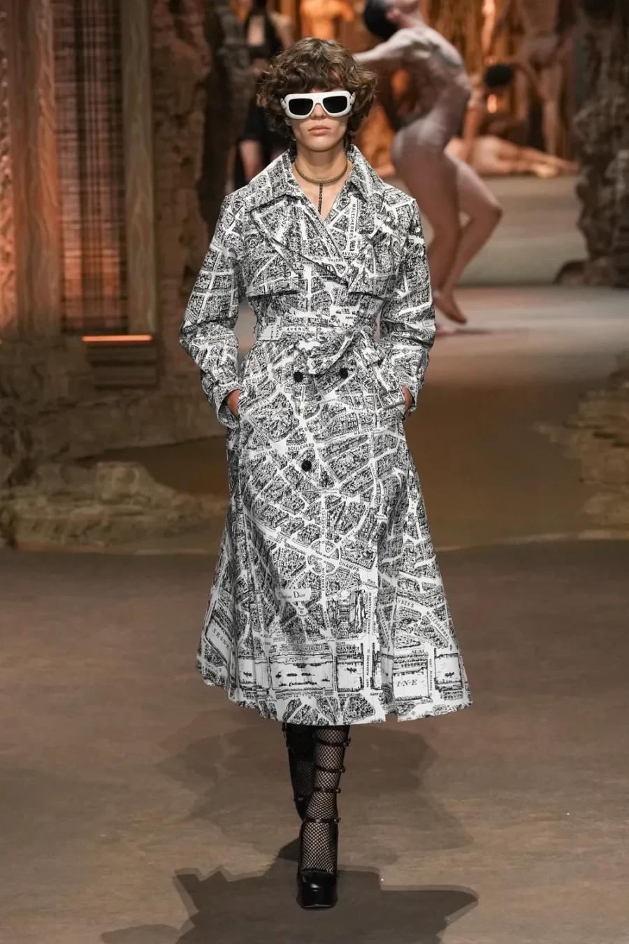 H Paris Fashion Week σήκωσε αυλαία μ' ένα καθηλωτικό show από τον οίκο Dior- Φωτογραφία 5