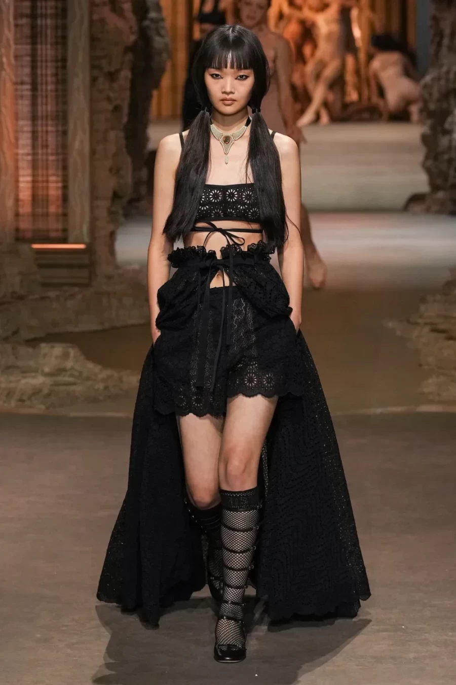 H Paris Fashion Week σήκωσε αυλαία μ' ένα καθηλωτικό show από τον οίκο Dior- Φωτογραφία 7