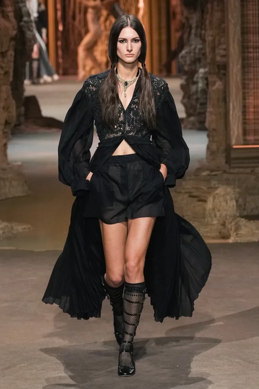 H Paris Fashion Week σήκωσε αυλαία μ' ένα καθηλωτικό show από τον οίκο Dior- Φωτογραφία 10