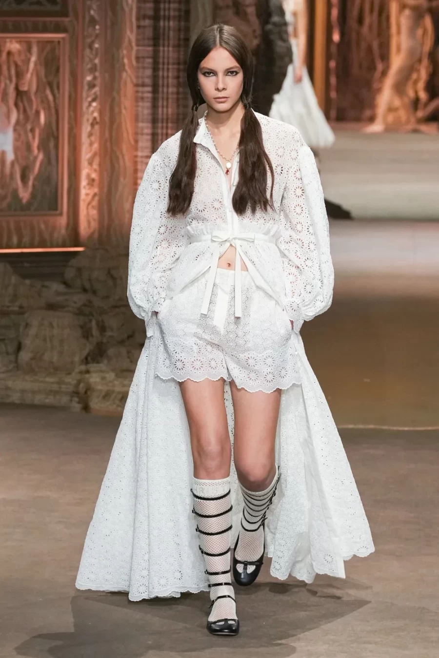 H Paris Fashion Week σήκωσε αυλαία μ' ένα καθηλωτικό show από τον οίκο Dior- Φωτογραφία 12