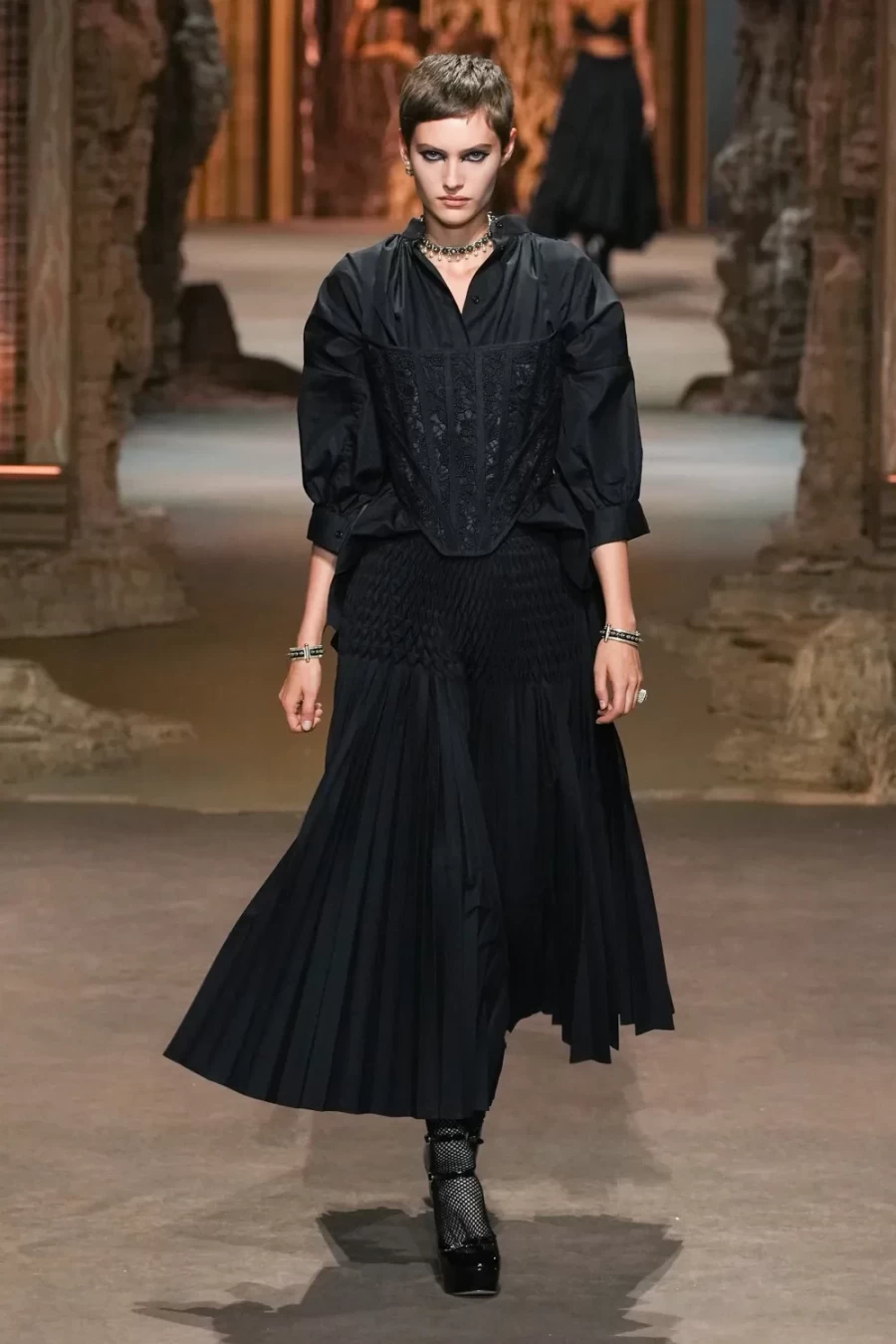 H Paris Fashion Week σήκωσε αυλαία μ' ένα καθηλωτικό show από τον οίκο Dior- Φωτογραφία 18