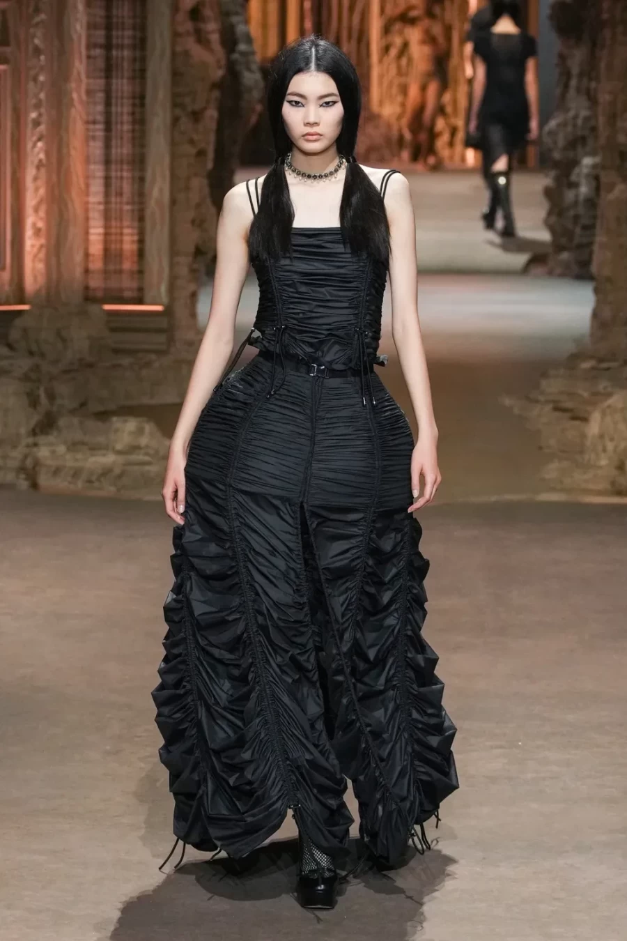 H Paris Fashion Week σήκωσε αυλαία μ' ένα καθηλωτικό show από τον οίκο Dior- Φωτογραφία 19