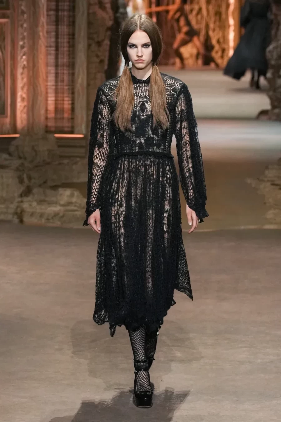 H Paris Fashion Week σήκωσε αυλαία μ' ένα καθηλωτικό show από τον οίκο Dior- Φωτογραφία 21