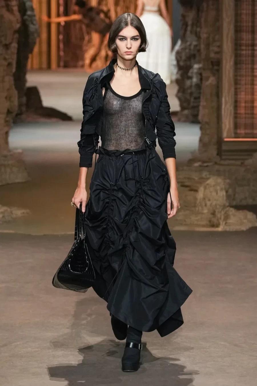 H Paris Fashion Week σήκωσε αυλαία μ' ένα καθηλωτικό show από τον οίκο Dior- Φωτογραφία 22