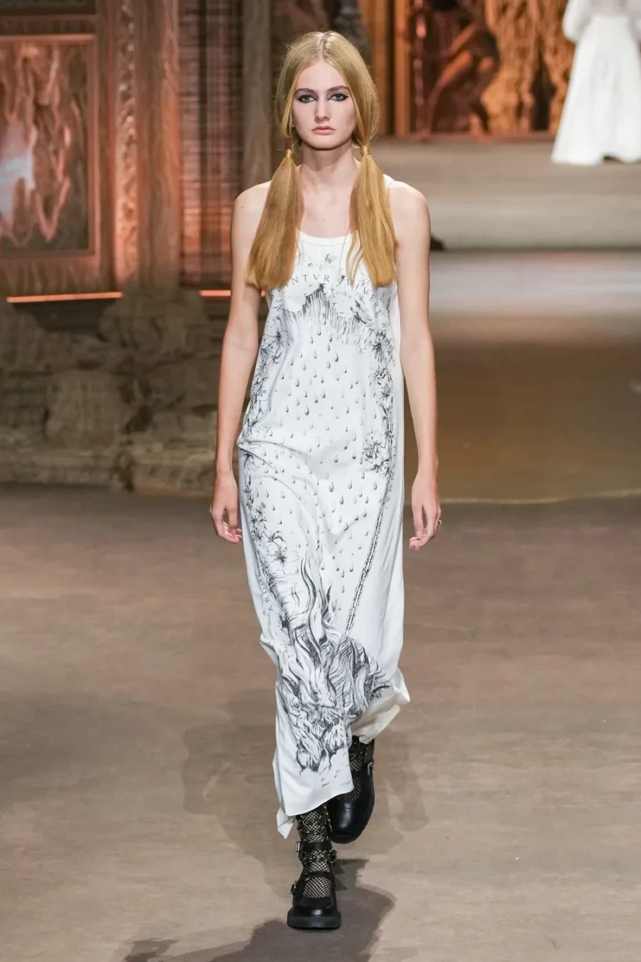 H Paris Fashion Week σήκωσε αυλαία μ' ένα καθηλωτικό show από τον οίκο Dior- Φωτογραφία 23
