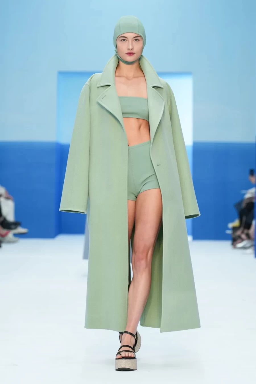 Milan Report: Η Max Mara μας «ταξίδεψε» με τις δημιουργίες της στην ιταλική ριβιέρα του 1930- Φωτογραφία 2