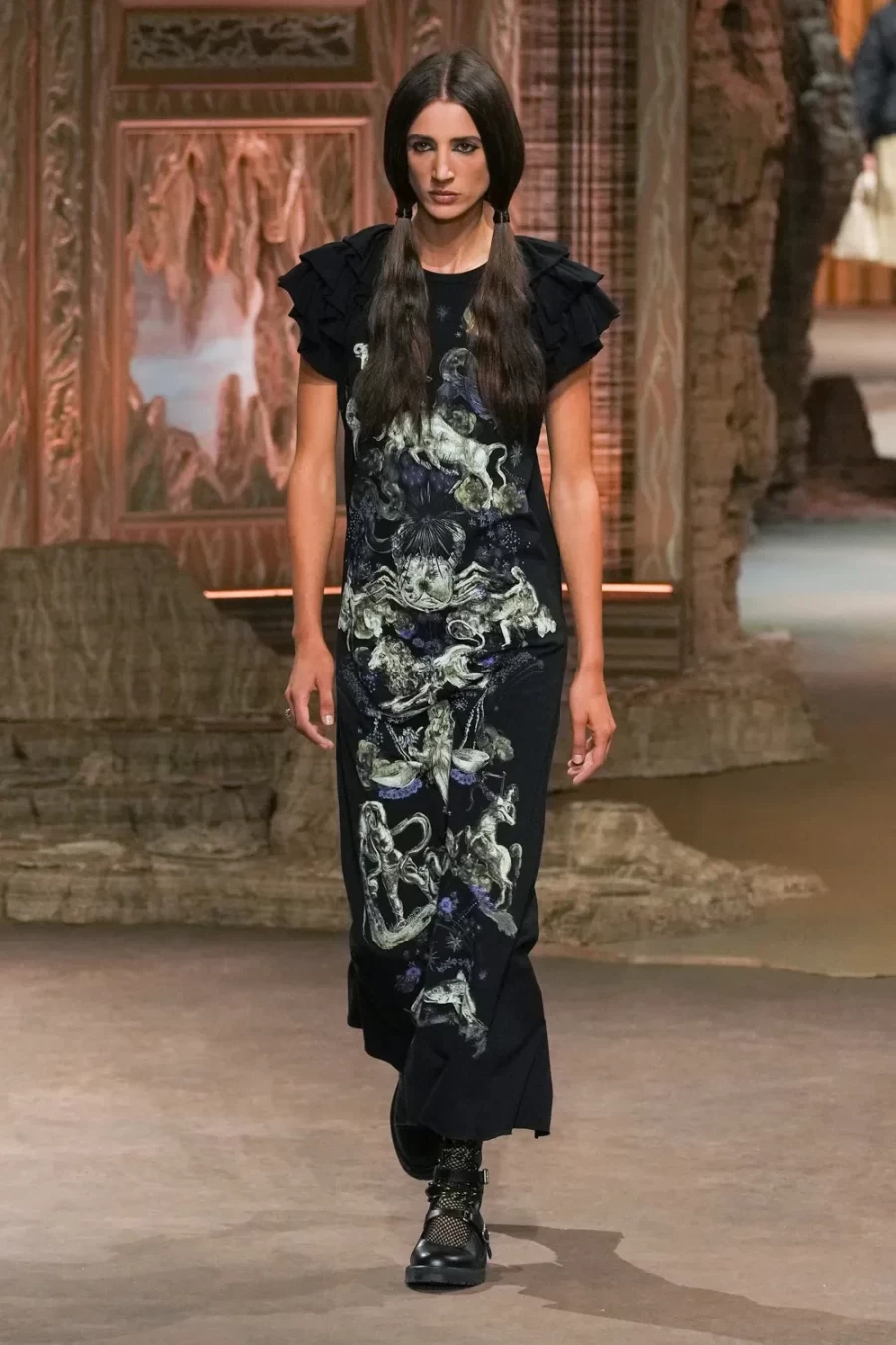 H Paris Fashion Week σήκωσε αυλαία μ' ένα καθηλωτικό show από τον οίκο Dior- Φωτογραφία 26