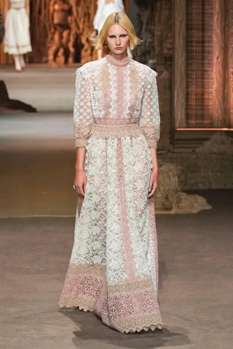 H Paris Fashion Week σήκωσε αυλαία μ' ένα καθηλωτικό show από τον οίκο Dior- Φωτογραφία 31