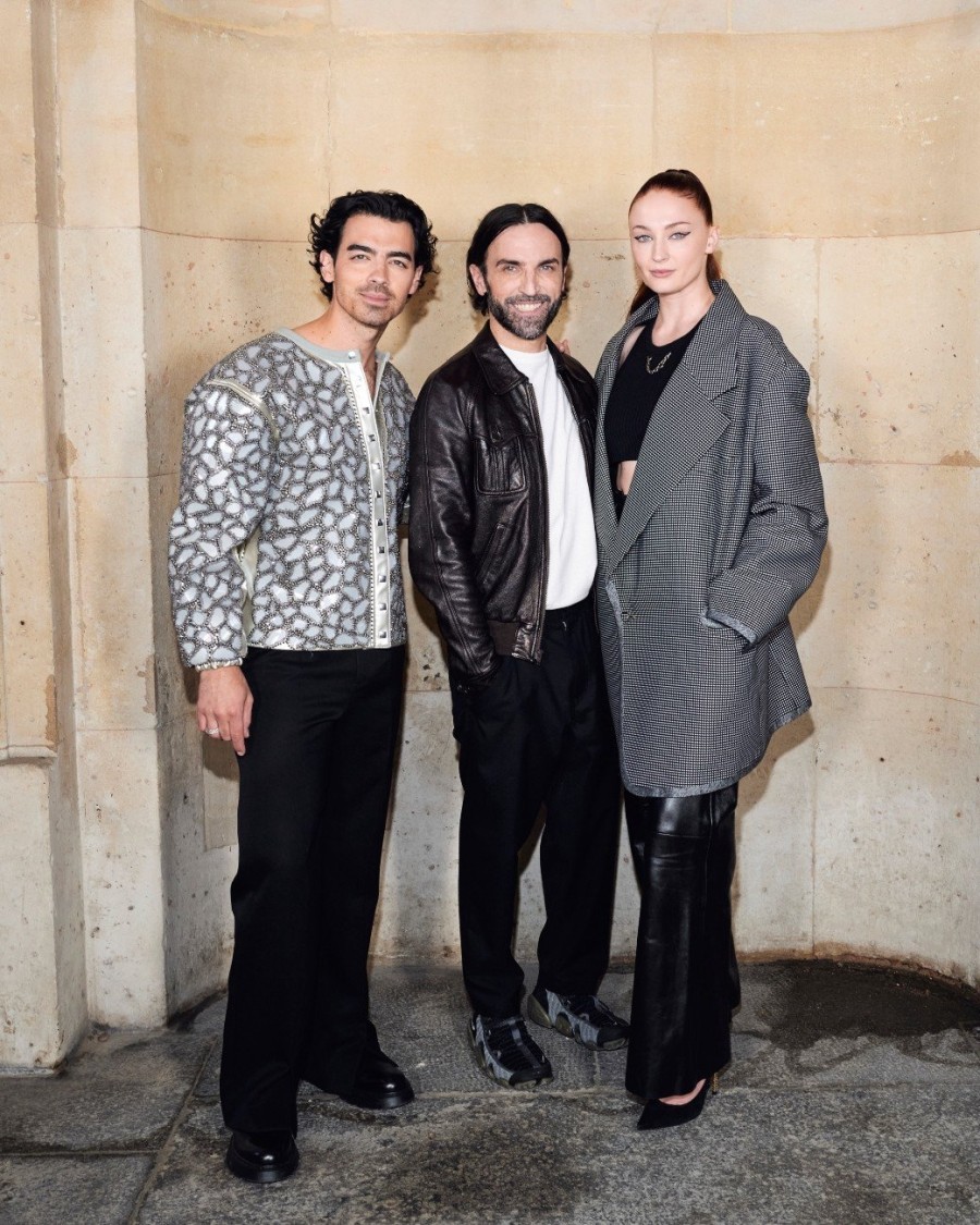 PFW: Tα πιο fashionable backstage looks από το show του Louis Vuitton - Φωτογραφία 5