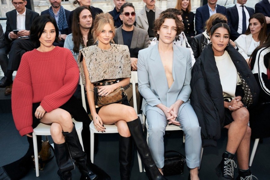 PFW: Tα πιο fashionable backstage looks από το show του Louis Vuitton - Φωτογραφία 2