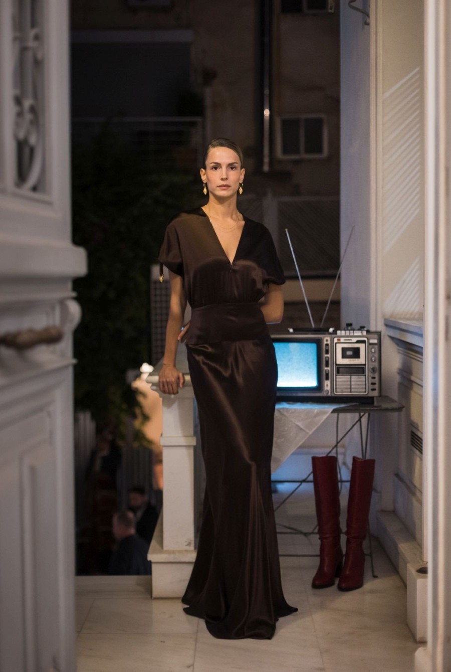 Zeus+Δione: Το παραδοσιακό θέατρο σκιών «ζωντάνεψε» στην παρουσίαση της Seraglio FW 2022 συλλογής- Φωτογραφία 8