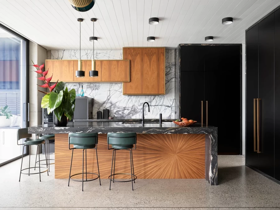 Περιηγηθείτε σε μια τροπική τριώροφη κατοικία με αέρα μοντερνισμού στην προκυμαία του Sydney- Φωτογραφία 2