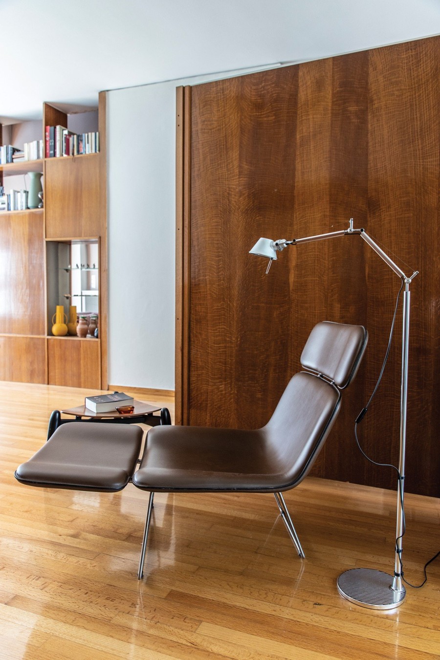 Ο επιτυχημένος δημιουργός κοσμημάτων, Γιάννης Σεργάκης, μας υποδέχεται στο υπέροχο διαμέρισμά του στο κέντρο της Αθήνας- Φωτογραφία 3