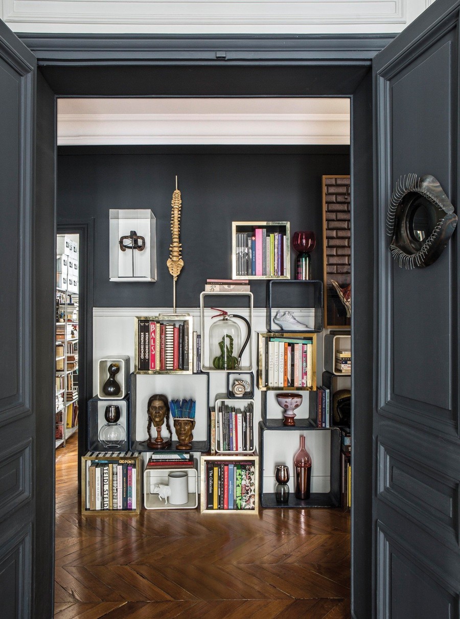Το διαμέρισμα του designer Sacha Walckhoff αποδεικνύει ότι μπορούμε να εμπιστευτούμε το θεατρικό mix & match στο design - Φωτογραφία 1
