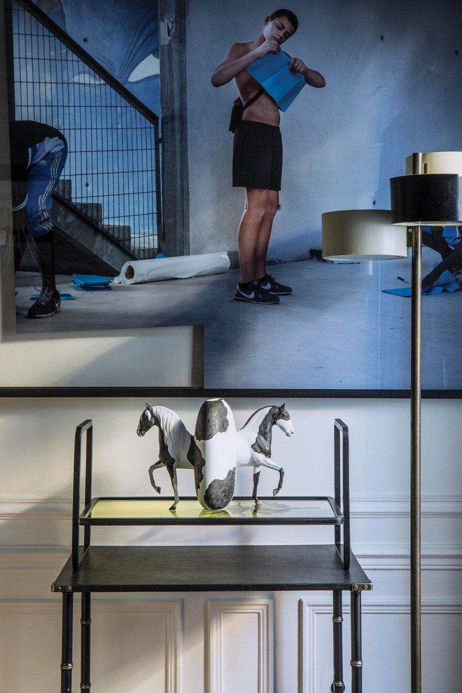 Το διαμέρισμα του designer Sacha Walckhoff αποδεικνύει ότι μπορούμε να εμπιστευτούμε το θεατρικό mix & match στο design - Φωτογραφία 3