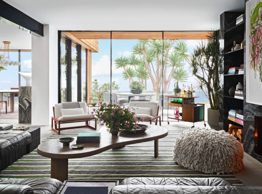 Η ηθοποιός του Grey's Anatomy, Ellen Pompeon ανοίγει το mid-century Malibu beach house της - Φωτογραφία 2