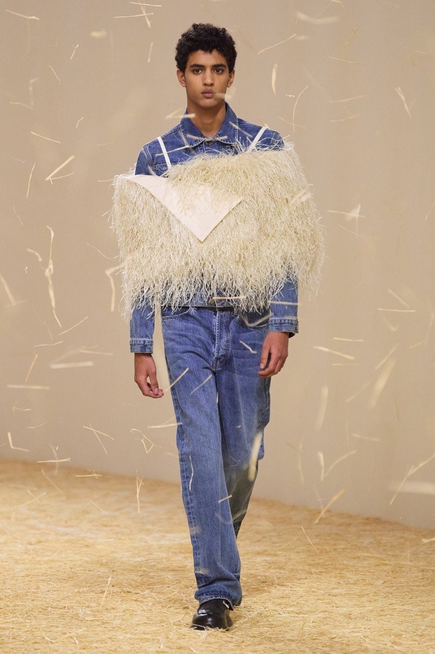 Le Raphia: Το SS23 show του Jacquemus ήταν ένας ύμνος στο πιο τέλειο καλοκαίρι- Φωτογραφία 26