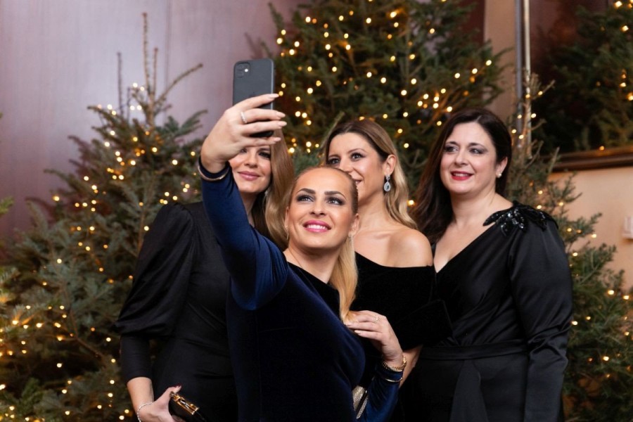 Λάμψη και μαγευτική ατμόσφαιρα στο pre-Christmas Champagne Gala του Συλλόγου Φίλων του Κολλεγίου Ανατόλια - Φωτογραφία 64